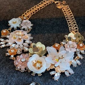 Collar necklace with clasp at back